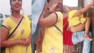 xhamster19 desi yellow saree me dehati randi bhabhi ki chhat par chut chudai hui devar ke sath